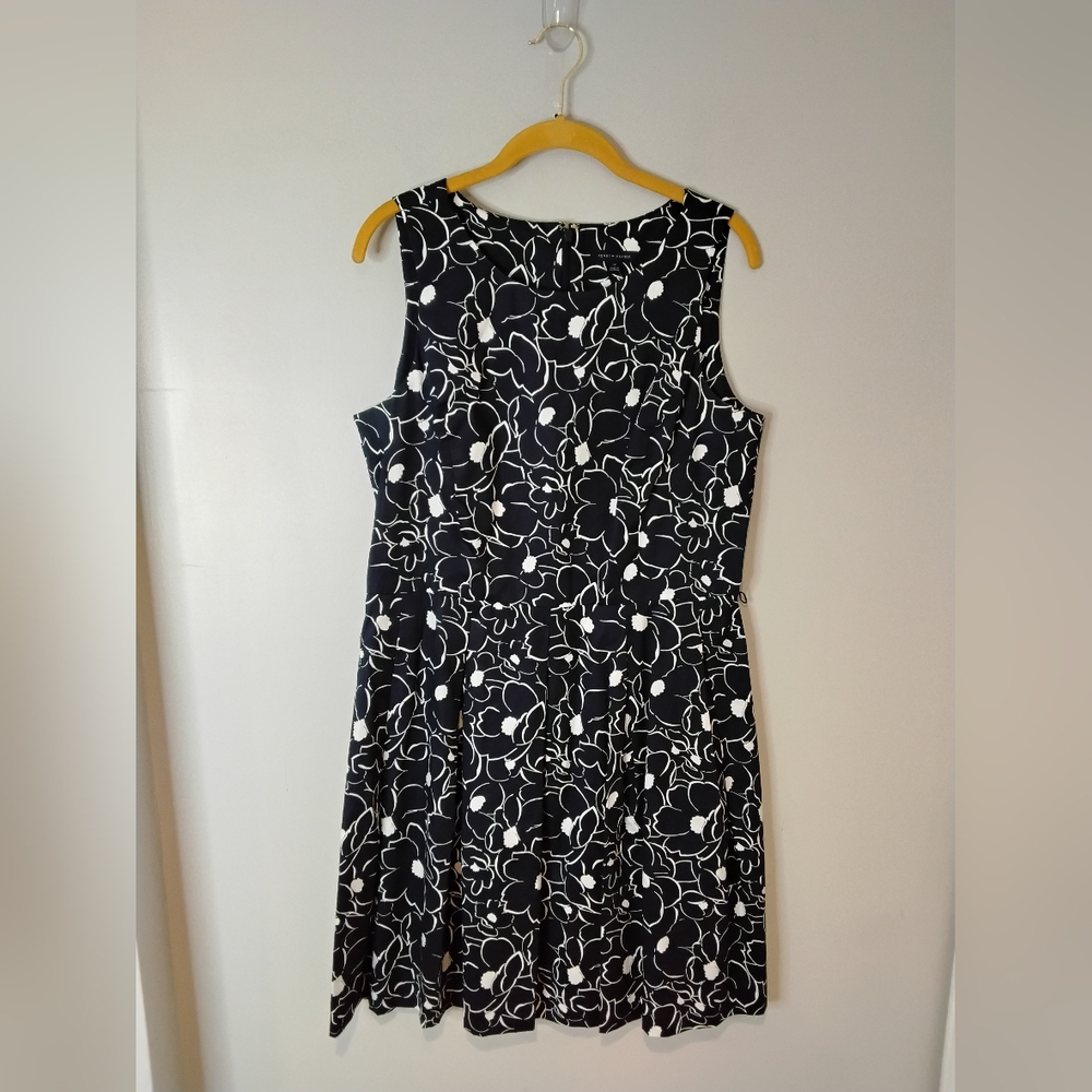 Floral Sleeveless Dress in Black and White